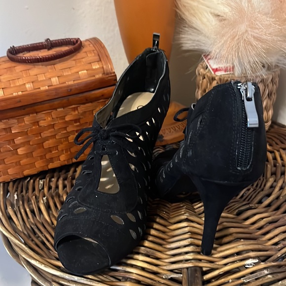 Black Peep Toe Heel / 3 inches/ Zipper backside/ Size 10/ Cato - Picture 2 of 8